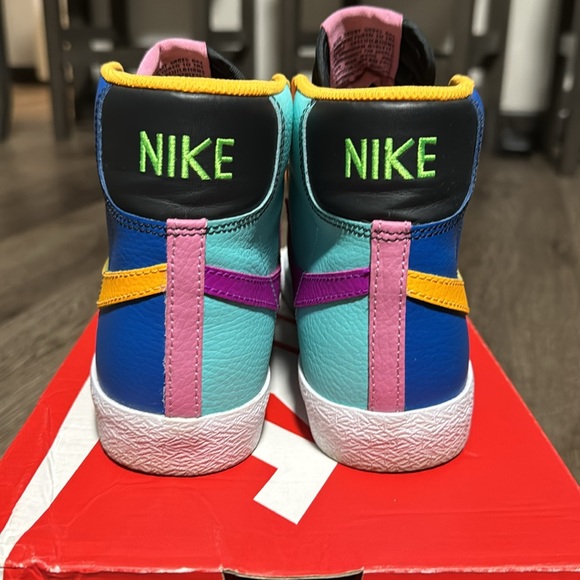 Like new, lightly worn. Nike blazer. - Picture 5 of 10